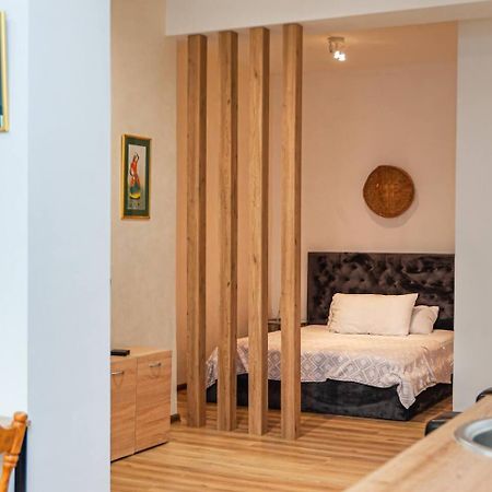 Cute Ground Floor With Free Parking Aussie Hosts Apartment Tbilisi Exterior photo