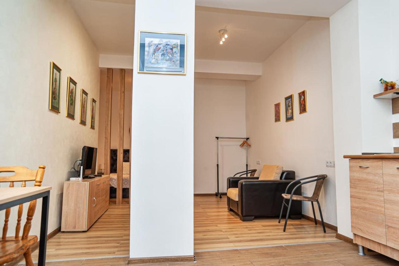 Cute Ground Floor With Free Parking Aussie Hosts Apartment Tbilisi Exterior photo