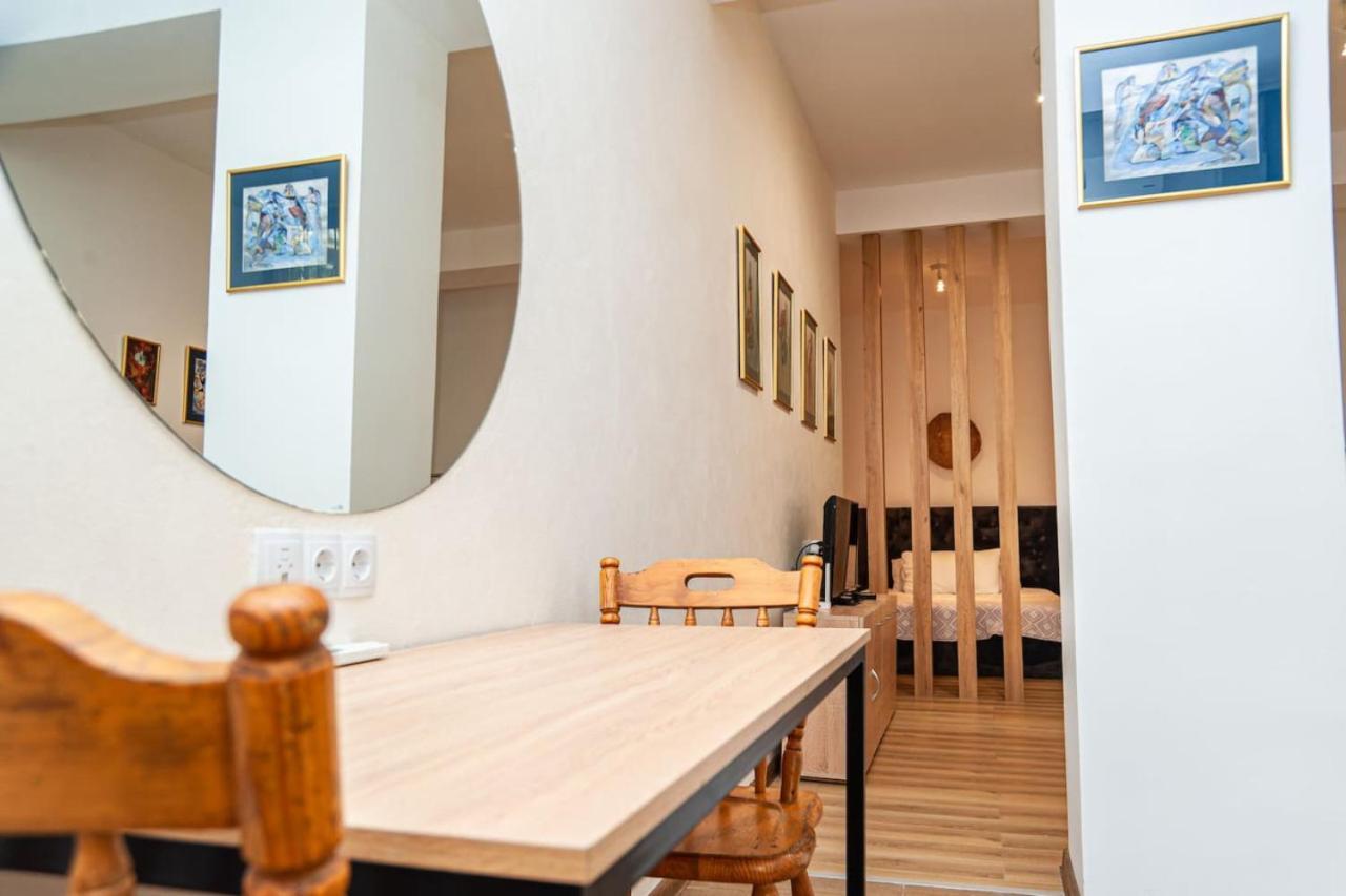 Cute Ground Floor With Free Parking Aussie Hosts Apartment Tbilisi Exterior photo